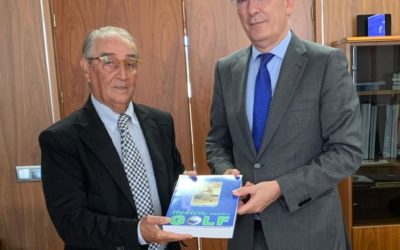 Entrega al Director de la Autoridad Portuaria de Huelva, D. Ignacio Álvarez-Ossorio Ramos